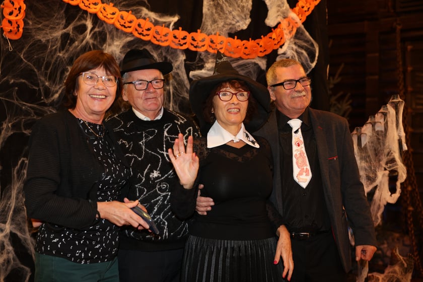 Bal seniorów "Z wizytą u rodziny Addamsów"