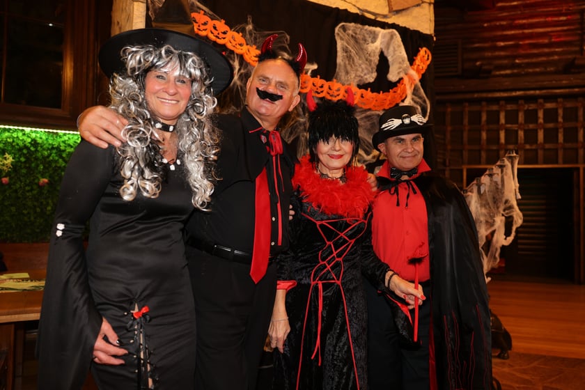 Bal seniorów "Z wizytą u rodziny Addamsów"