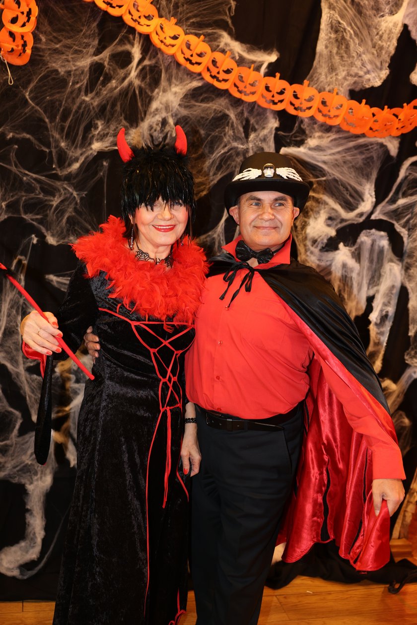 Bal seniorów "Z wizytą u rodziny Addamsów"