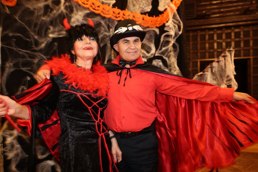 Bal seniorów "Z wizytą u rodziny Addamsów"