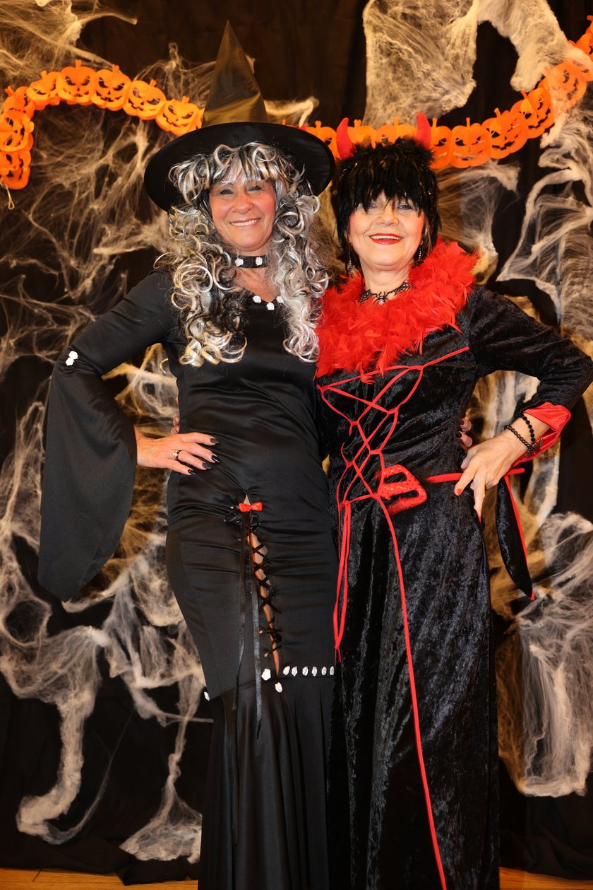 Bal seniorów "Z wizytą u rodziny Addamsów"
