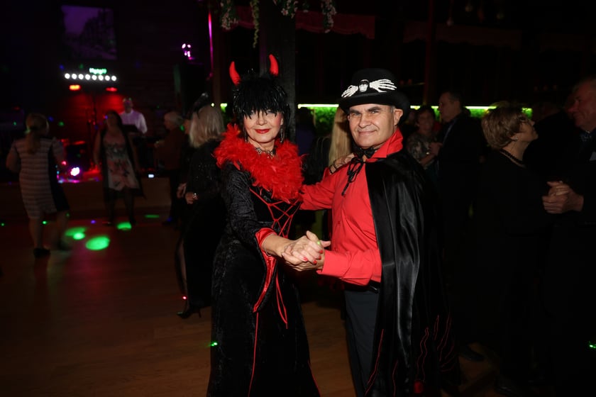 Bal seniorów "Z wizytą u rodziny Addamsów"