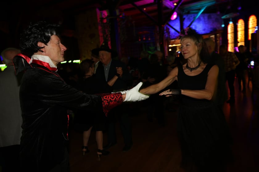 Bal seniorów "Z wizytą u rodziny Addamsów"