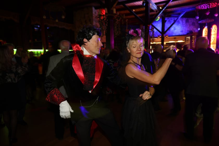 Bal seniorów "Z wizytą u rodziny Addamsów"