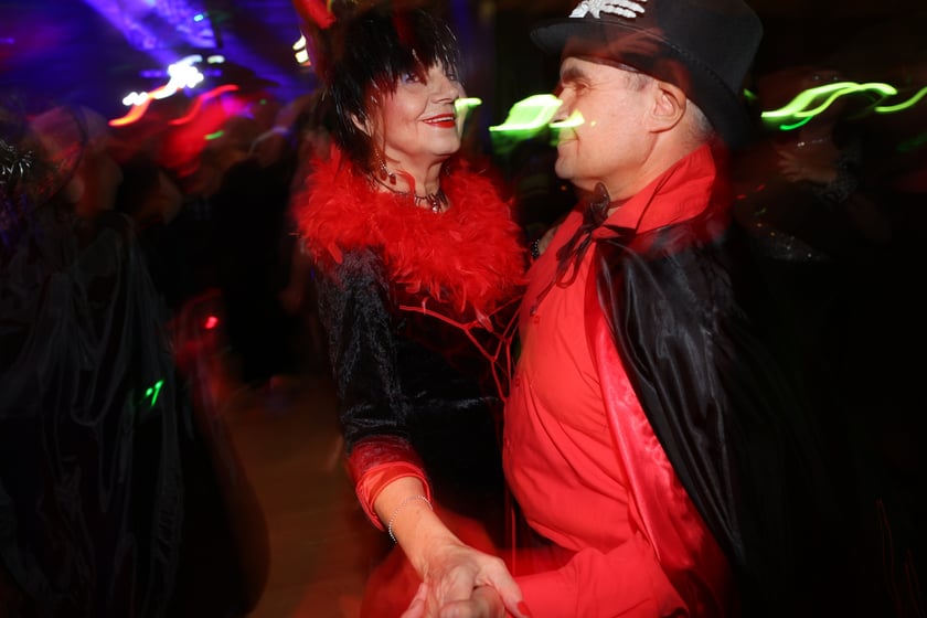 Bal seniorów "Z wizytą u rodziny Addamsów"