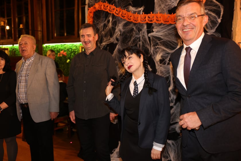 Bal seniorów "Z wizytą u rodziny Addamsów"