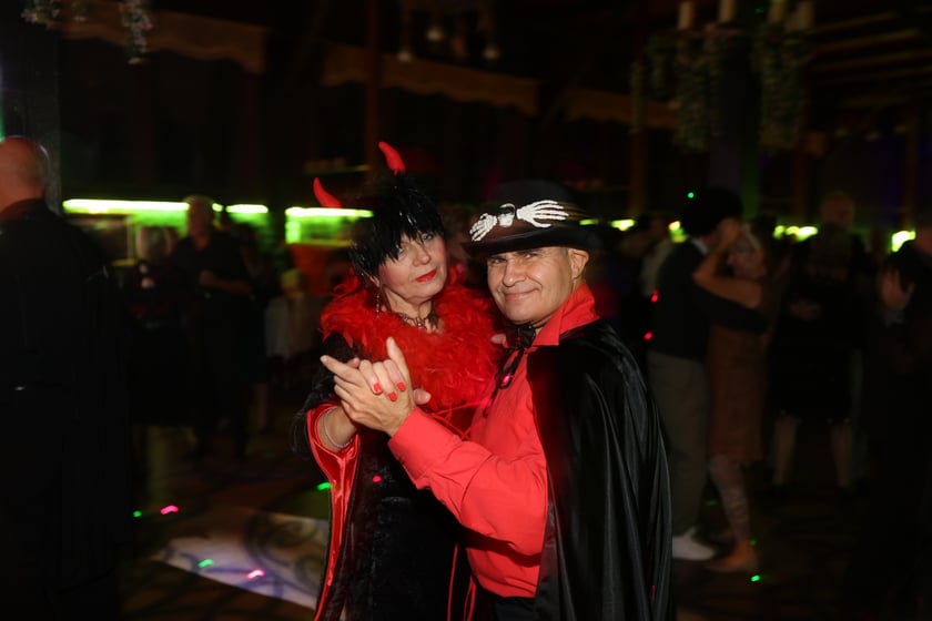 Bal seniorów "Z wizytą u rodziny Addamsów"