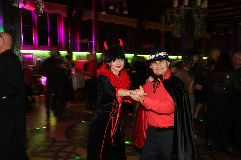 Bal seniorów "Z wizytą u rodziny Addamsów"