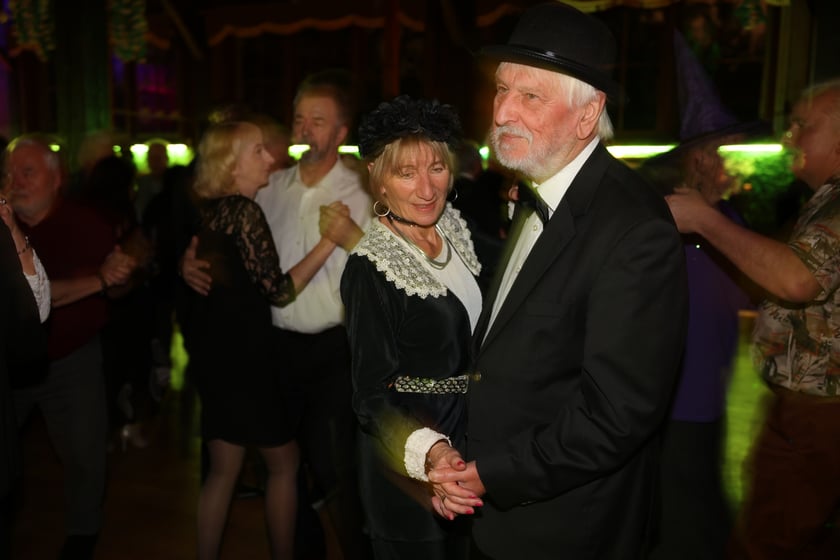 Bal seniorów "Z wizytą u rodziny Addamsów"