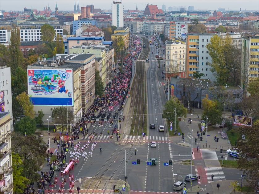 11 listopada we Wrocławiu - parada i marsz. Zobaczcie zdjęcia z ziemi i powietrza