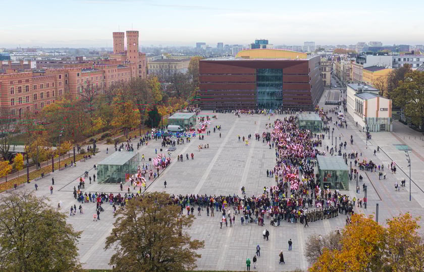 11 listopada we Wrocławiu - parada i marsz. Zobaczcie zdjęcia z ziemi i powietrza