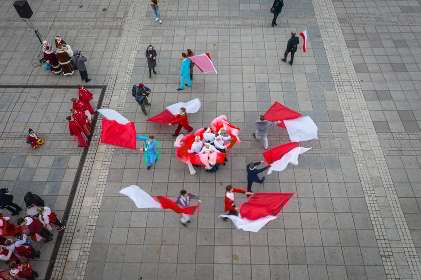 11 listopada we Wrocławiu - parada i marsz. Zobaczcie zdjęcia z ziemi i powietrza