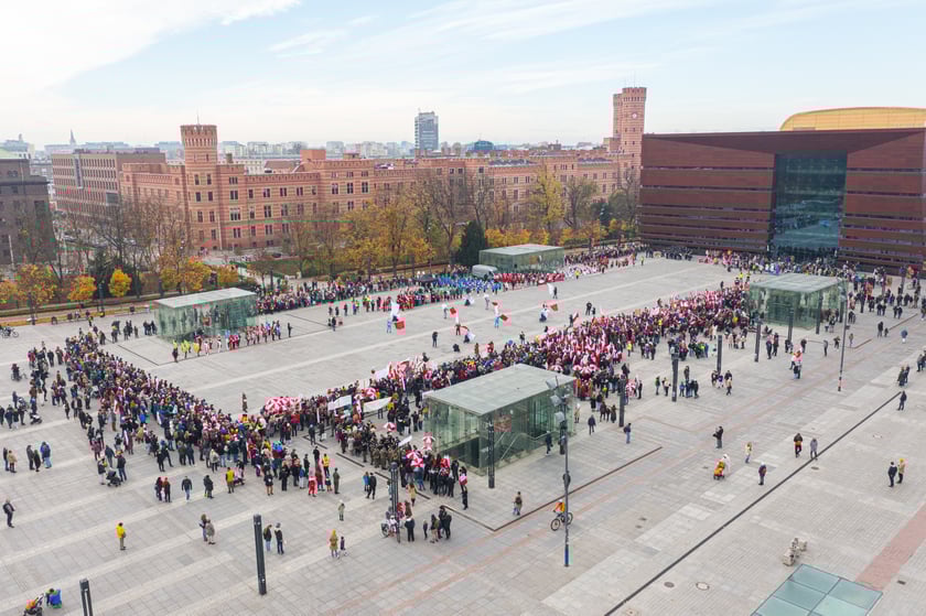 11 listopada we Wrocławiu - parada i marsz. Zobaczcie zdjęcia z ziemi i powietrza