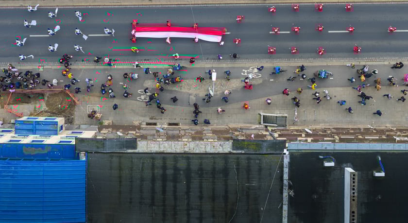 11 listopada we Wrocławiu - parada i marsz. Zobaczcie zdjęcia z ziemi i powietrza