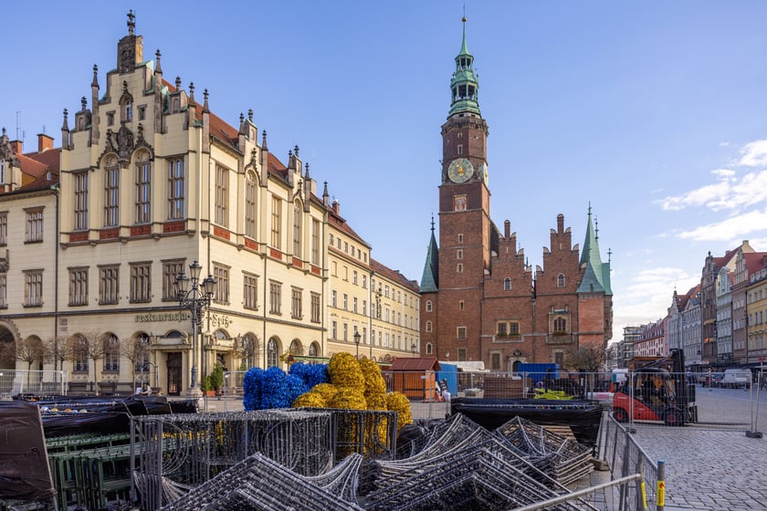 Budowa jarmarku na wrocławskim Rynku