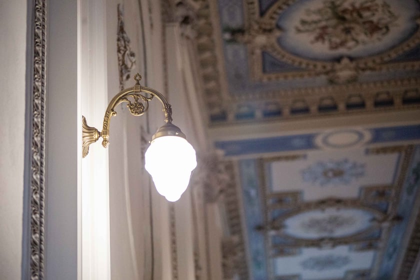 Odnowiona klatka schodowa w kamienicy przy ulicy Lelewela