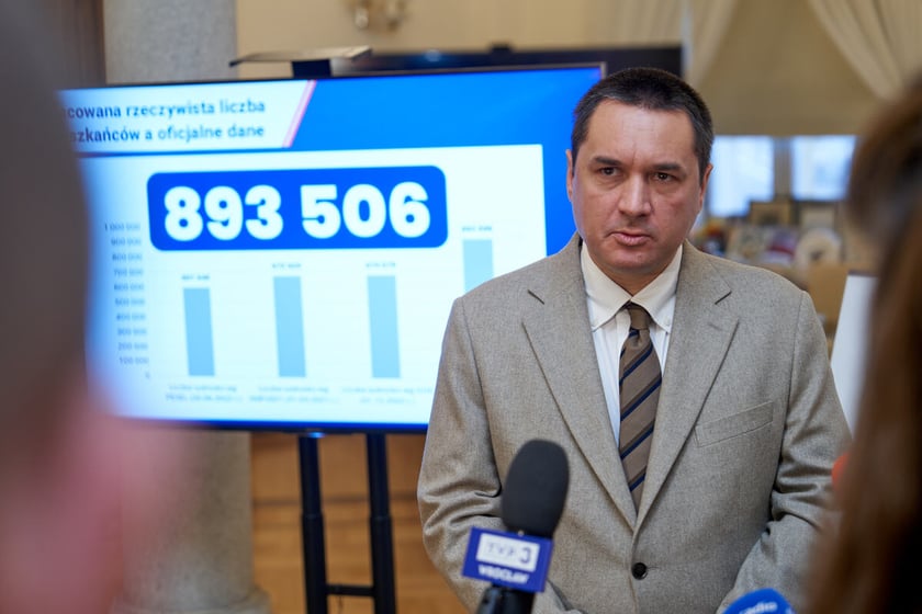 profesor Robert Szmytkie z Uniwersytetu Wrocławskiego