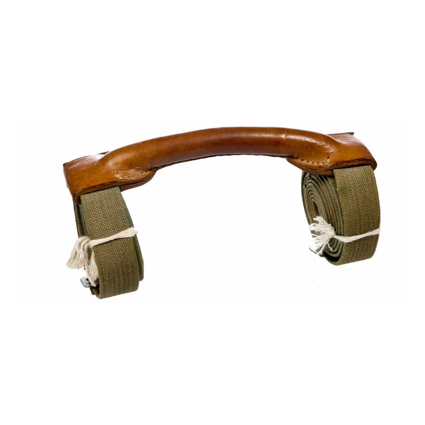 Paski do worka na pościel

Cena: 20 zł

Opis:
Uchwyt z pasami do transportu work&oacute;w transportowych.&nbsp; Występuje w dw&oacute;ch wersjach: z rączka parcianą lub sk&oacute;rzaną - wysyłane losowo.
Długość pask&oacute;w: około 180 cm, szerokość pask&oacute;w: od 3 do 3,5 cm, długość uchwytu: około 30 cm.