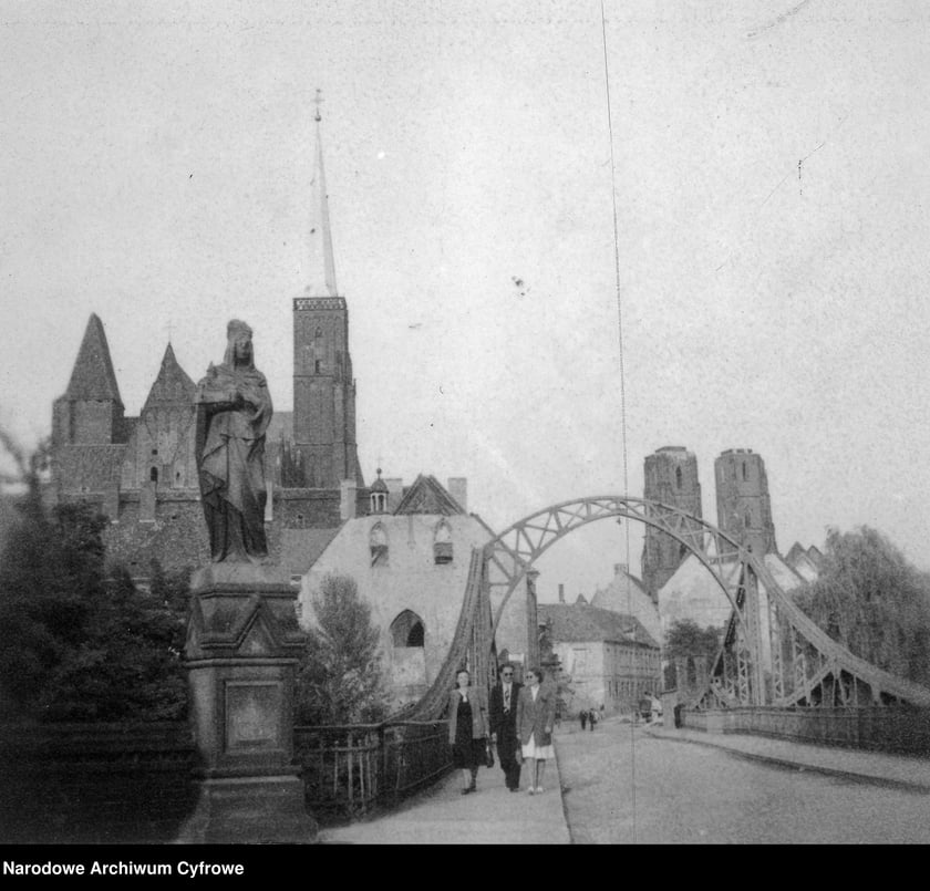 Wrocław tuż po II wojnie światowej. Ostr&oacute;w Tumski. Rok 1948