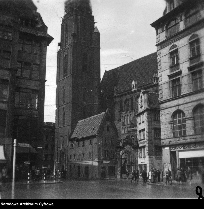 Wrocław tuż po II wojnie światowej. Rynek. Rok 1948