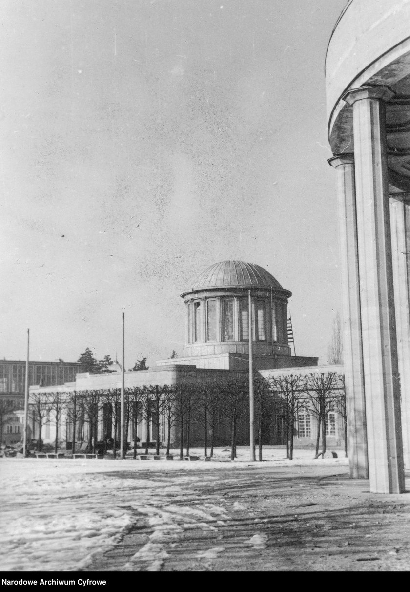 Wrocław tuż po II wojnie światowej. Okolica Hali Stulecia. Rok 1948