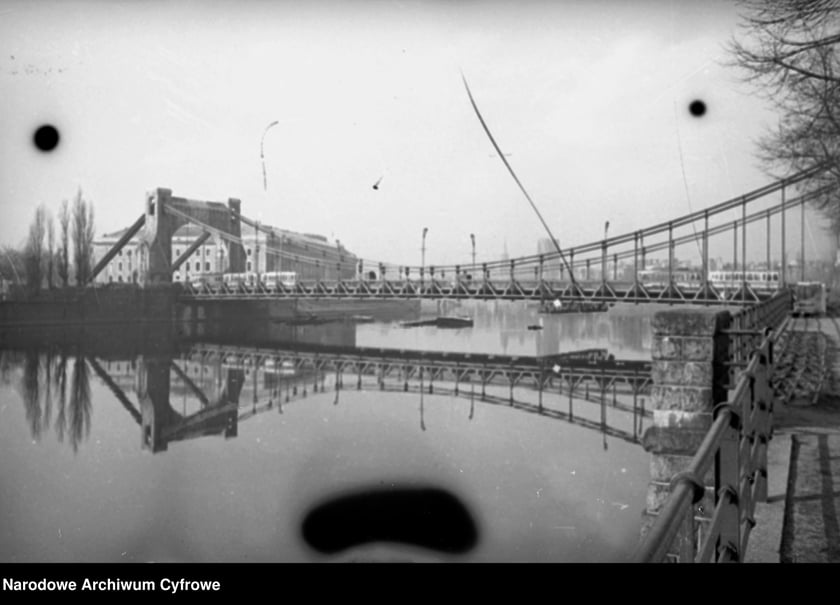 Wrocław tuż po II wojnie światowej. Most Grunwaldzki - 1947 rok.&nbsp;