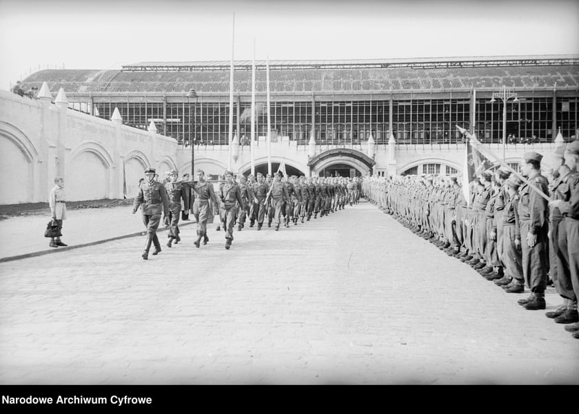 Wrocław tuż po II wojnie światowej. Dworzec Gł&oacute;wny PKP. Rok 1948