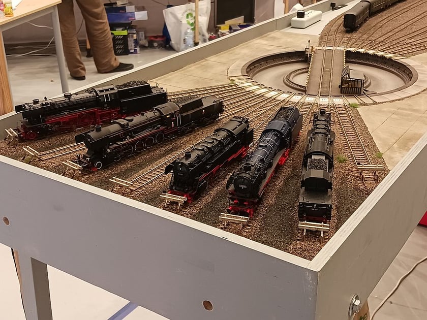 Makieta z pociągami