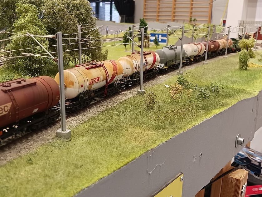 Makieta z pociągami