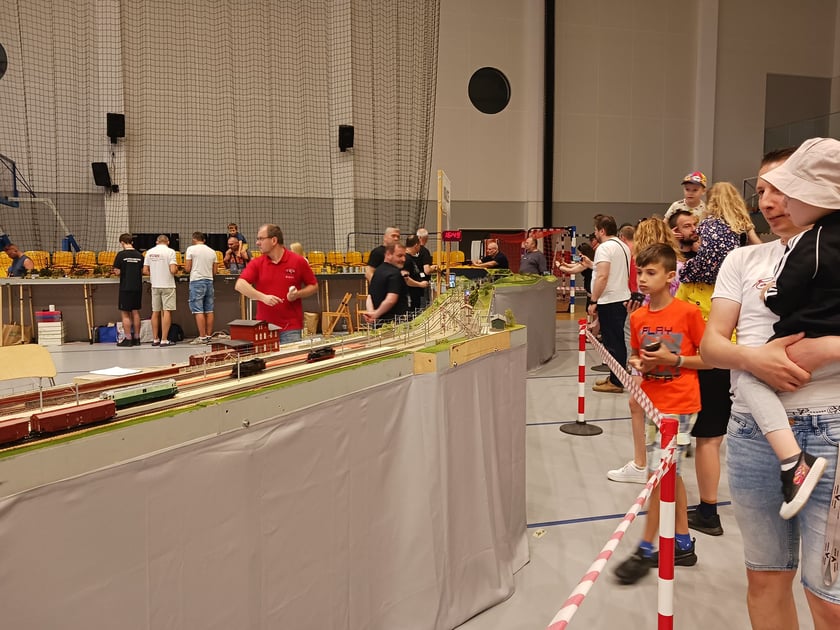 Makieta z pociągami