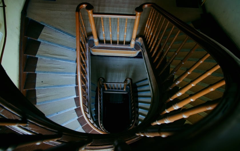 Monika Grobelna fotografuje wrocławskie kamienice. Klatki schodowe