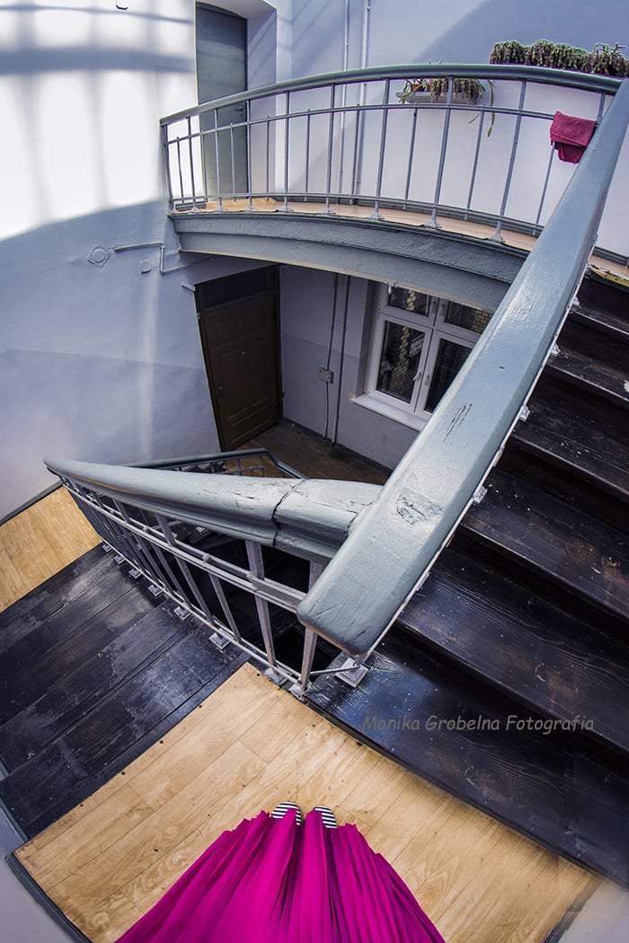 Monika Grobelna fotografuje wrocławskie kamienice. Klatki schodowe