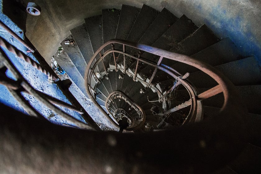 Monika Grobelna fotografuje wrocławskie kamienice. Klatki schodowe