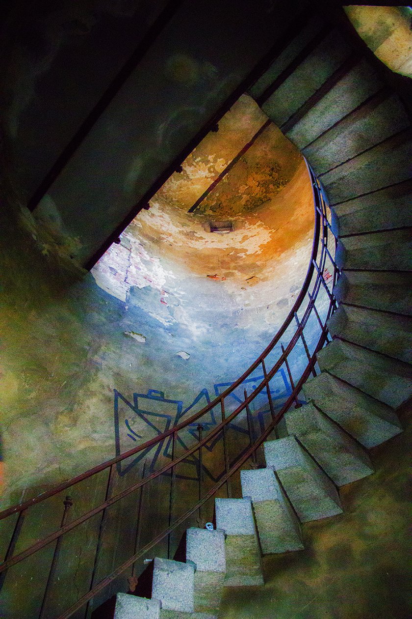 Monika Grobelna fotografuje wrocławskie kamienice. Klatki schodowe