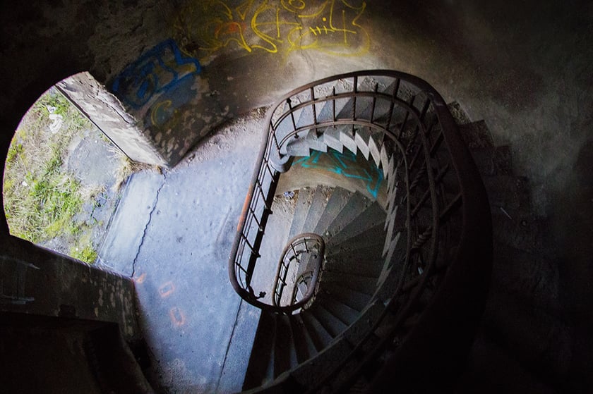 Monika Grobelna fotografuje wrocławskie kamienice. Klatki schodowe