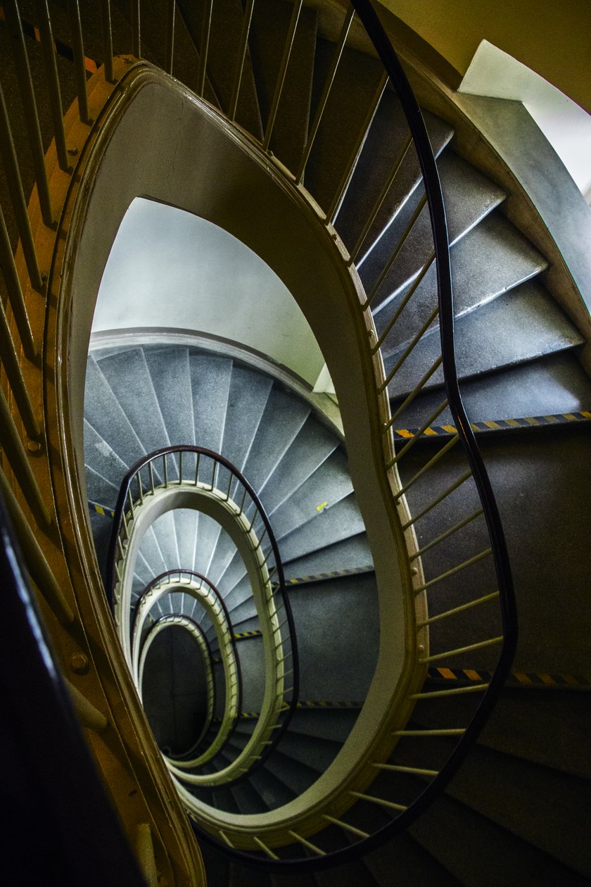 Monika Grobelna fotografuje wrocławskie kamienice. Klatki schodowe