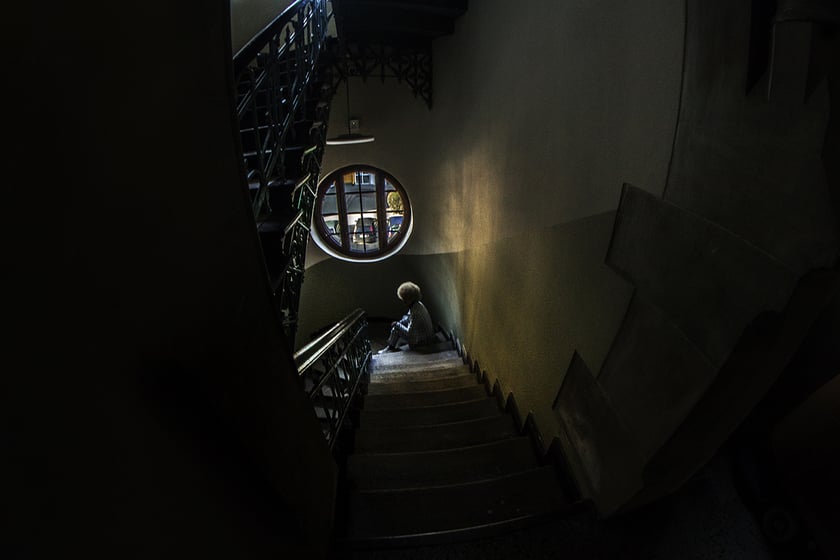 Monika Grobelna fotografuje wrocławskie kamienice. Klatki schodowe