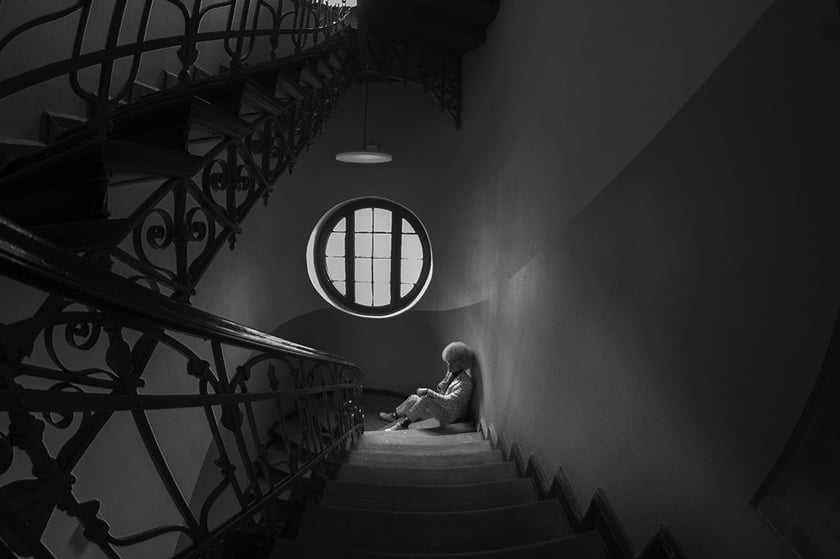 Monika Grobelna fotografuje wrocławskie kamienice. Klatki schodowe