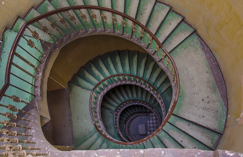 Monika Grobelna fotografuje wrocławskie kamienice. Klatki schodowe