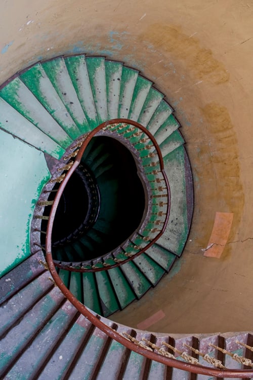 Monika Grobelna fotografuje wrocławskie kamienice. Klatki schodowe