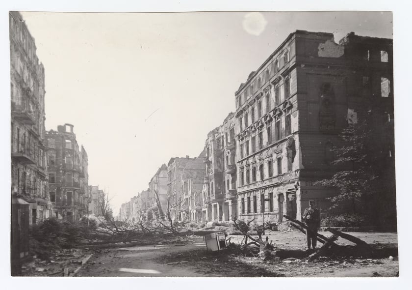 Komandorska, 1945