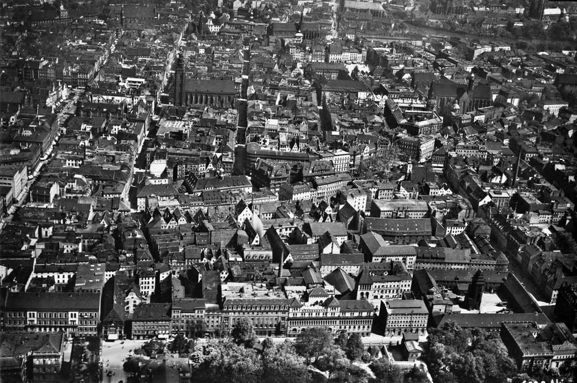 Lata 1930-1934 , Przedmieście Świdnickie i Stare Miasto, widok na północ.