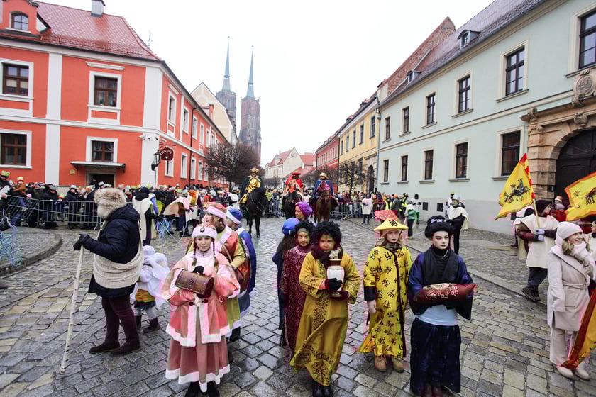 Uczestnicy Orszaku Trzech Króli 2024