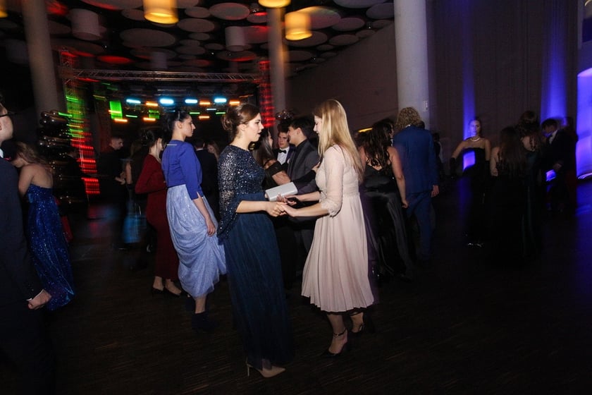 Studni&oacute;wka uczni&oacute;w ostatnich klas Liceum Og&oacute;lnokształcącego nr I im. Danuty Siedzik&oacute;wny &bdquo;Inki&rdquo; we Wrocławiu