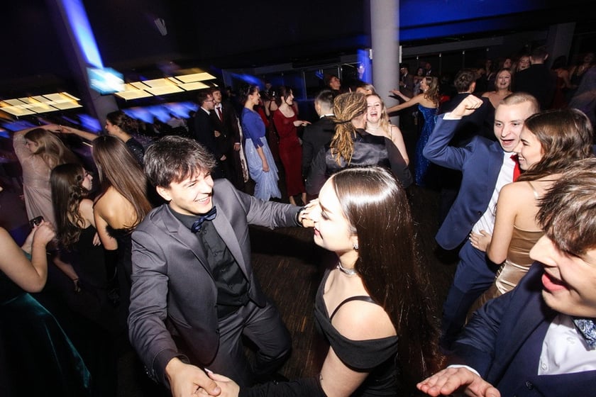 Studni&oacute;wka uczni&oacute;w ostatnich klas Liceum Og&oacute;lnokształcącego nr I im. Danuty Siedzik&oacute;wny &bdquo;Inki&rdquo; we Wrocławiu