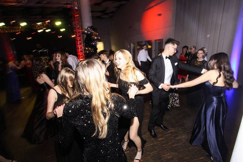 Studni&oacute;wka uczni&oacute;w ostatnich klas Liceum Og&oacute;lnokształcącego nr I im. Danuty Siedzik&oacute;wny &bdquo;Inki&rdquo; we Wrocławiu