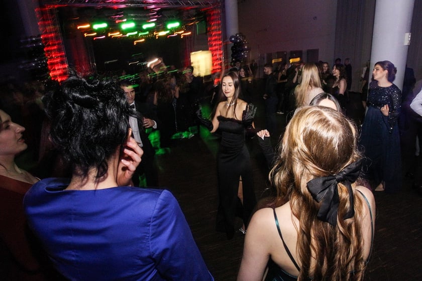 Studni&oacute;wka uczni&oacute;w ostatnich klas Liceum Og&oacute;lnokształcącego nr I im. Danuty Siedzik&oacute;wny &bdquo;Inki&rdquo; we Wrocławiu