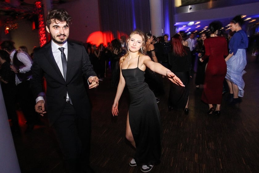 Studni&oacute;wka uczni&oacute;w ostatnich klas Liceum Og&oacute;lnokształcącego nr I im. Danuty Siedzik&oacute;wny &bdquo;Inki&rdquo; we Wrocławiu