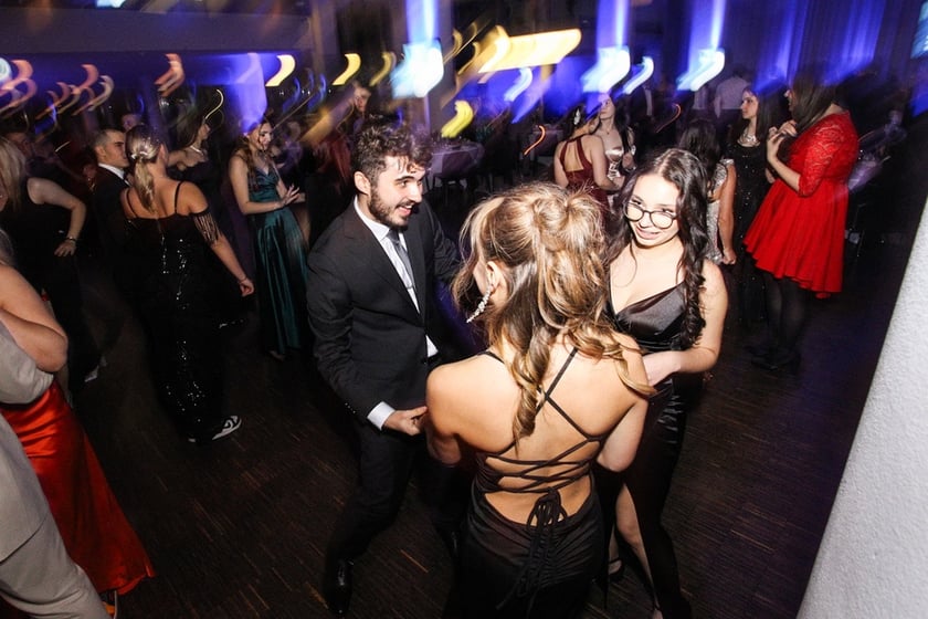 Studni&oacute;wka uczni&oacute;w ostatnich klas Liceum Og&oacute;lnokształcącego nr I im. Danuty Siedzik&oacute;wny &bdquo;Inki&rdquo; we Wrocławiu