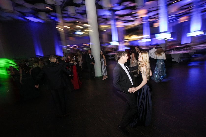 Studni&oacute;wka uczni&oacute;w ostatnich klas Liceum Og&oacute;lnokształcącego nr I im. Danuty Siedzik&oacute;wny &bdquo;Inki&rdquo; we Wrocławiu